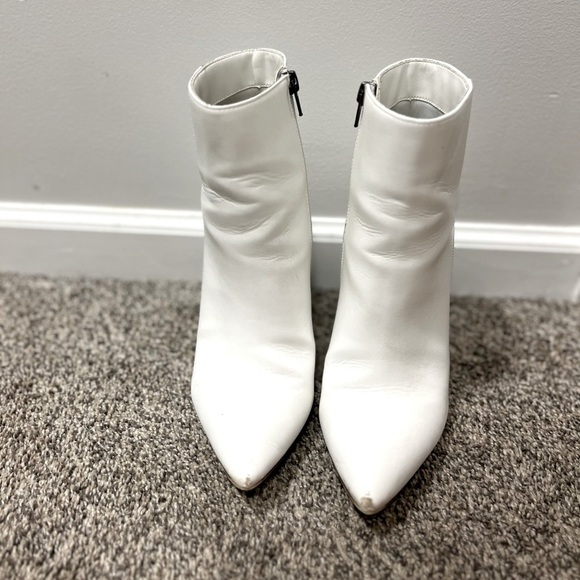 JustFab White Ankle Pointed Toe Heeled Booties Size 8.5 EUC - Picture 3 of 9